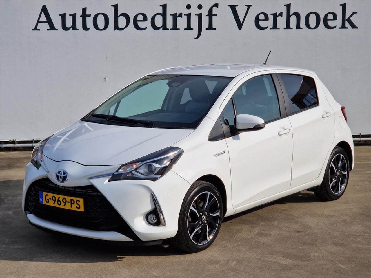 Toyota Yaris - 1.5 Hybrid Dynamic Navi - Clima - PDC - Camera - AutoWereld.nl