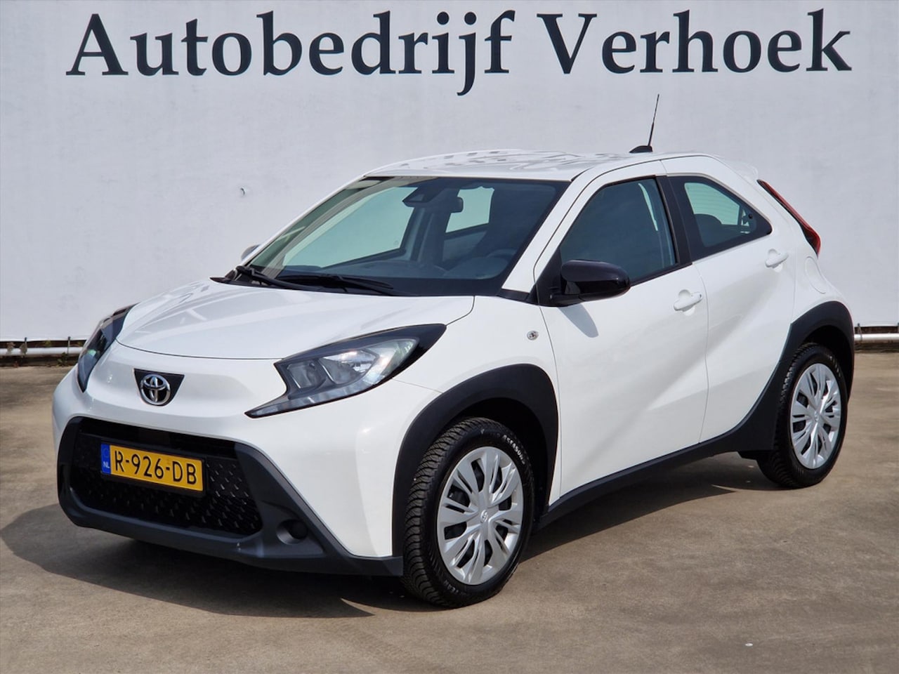 Toyota Aygo - 1.0 VVT-i MT Play Airco - Carplay - Camera - Adaptieve Cruise Co - AutoWereld.nl