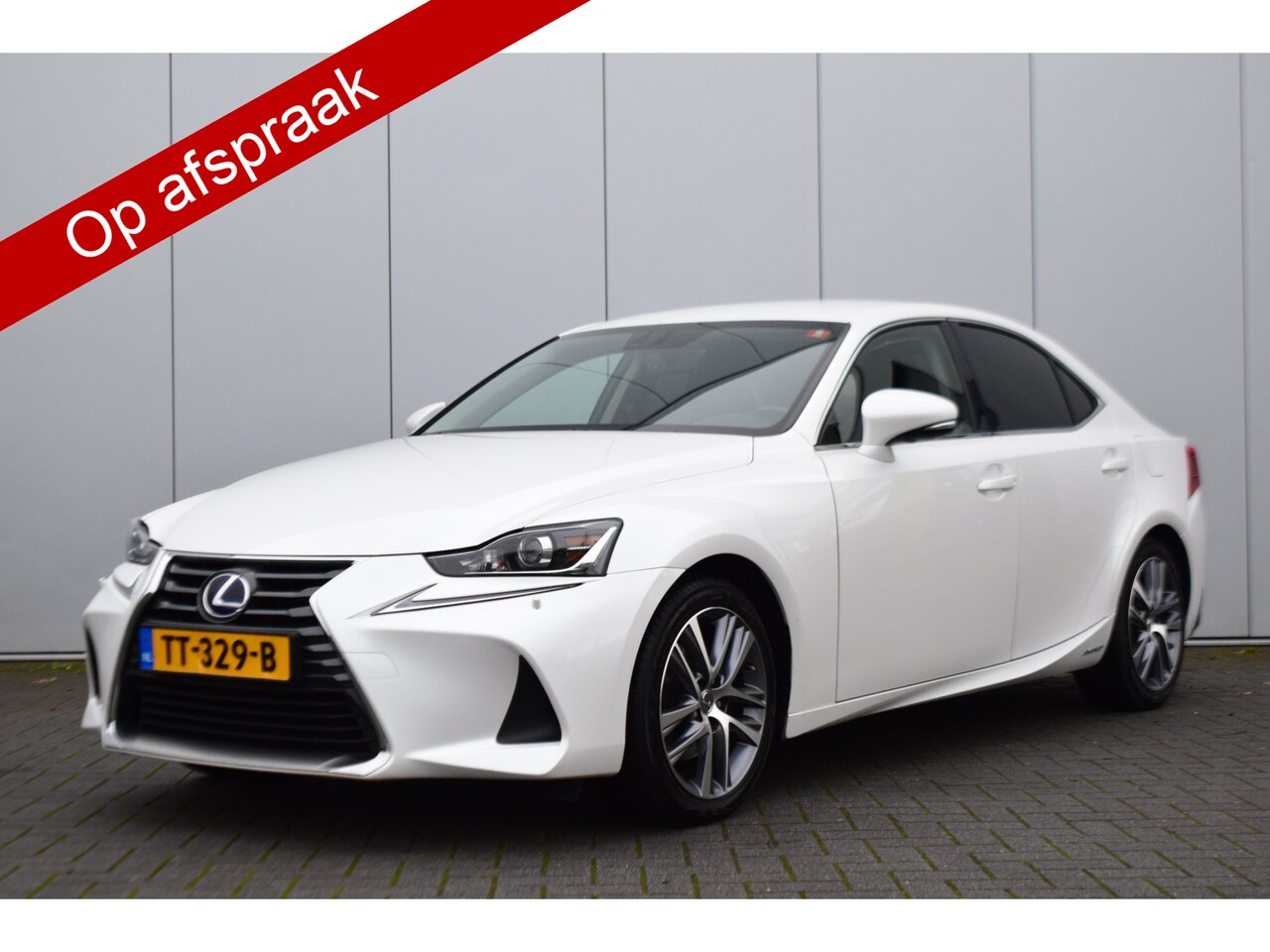 Lexus IS - 300h Hybrid Business Line 108dkm Parelmoer/metallic - AutoWereld.nl