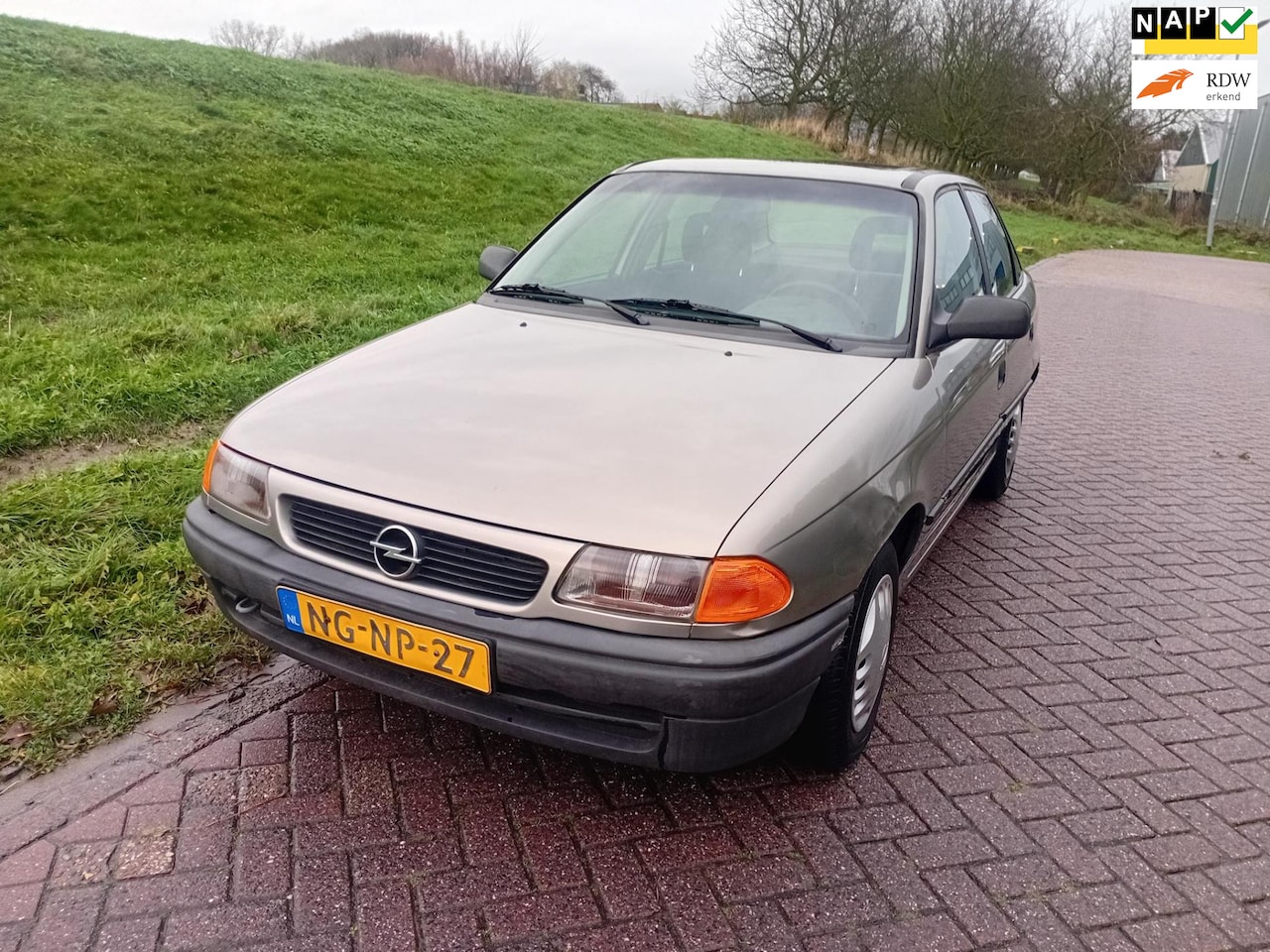 Opel Astra - 1.4i Season 102.603 km NAP Radio / CD USB Schuif kanteldak nwe apk - AutoWereld.nl