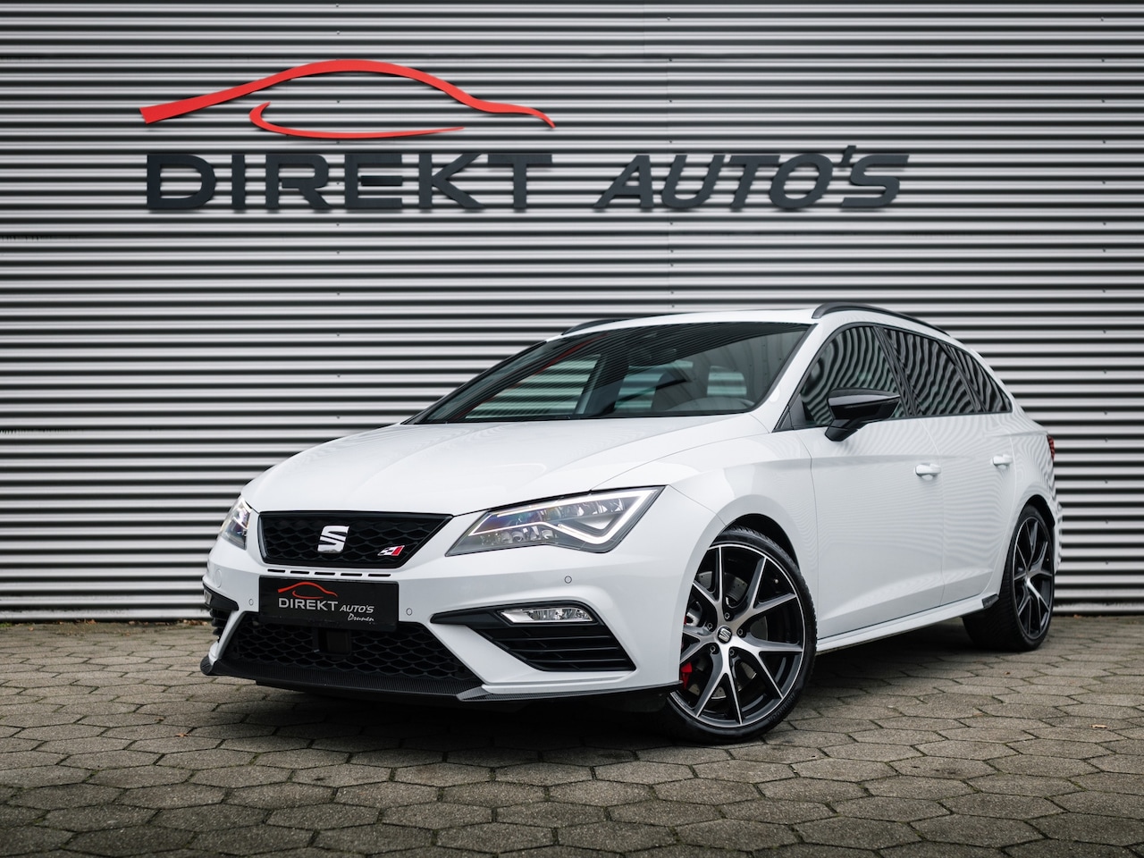 Seat Leon ST - 2.0 TSI CUPRA 300 4DRIVE CARBON EDITION PANO BEATS BREMBO VIRTUAL - AutoWereld.nl