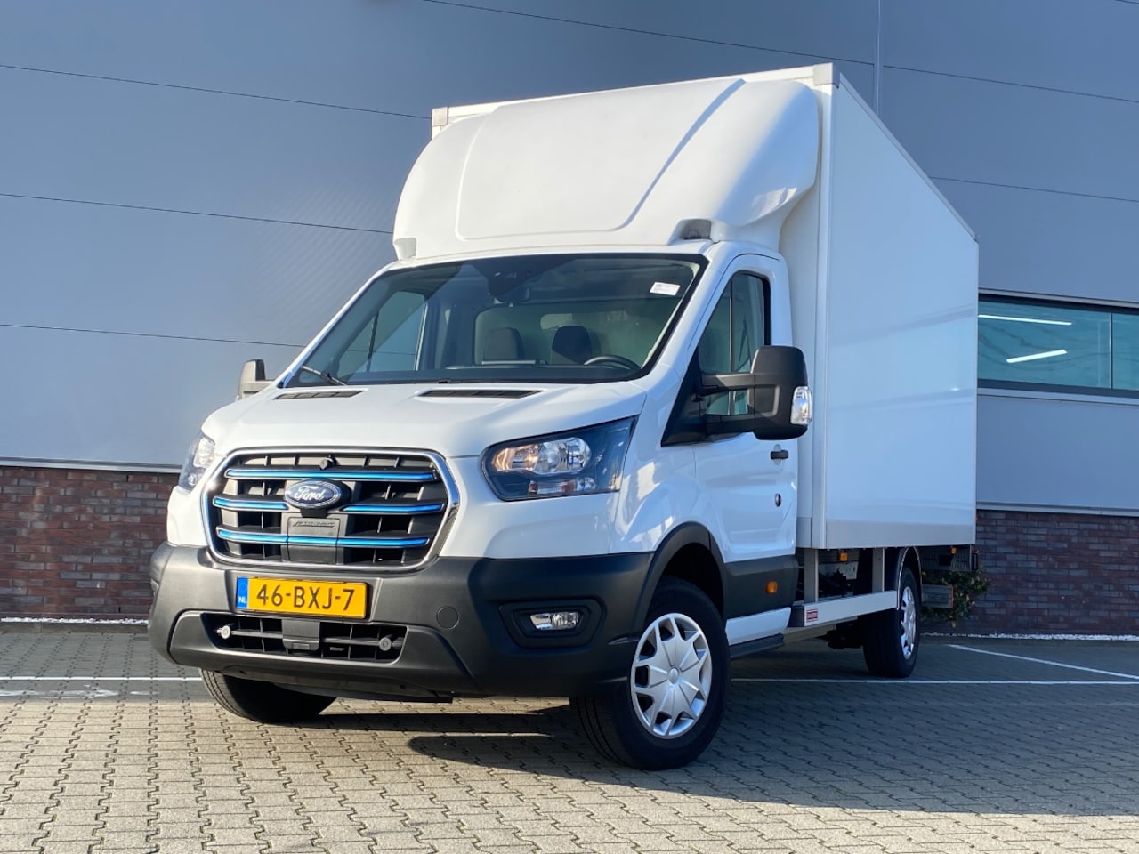 Ford E-Transit - 425 L4 Trend 68 kWh Bakwagen met Laadklep (100% elektrisch) - AutoWereld.nl