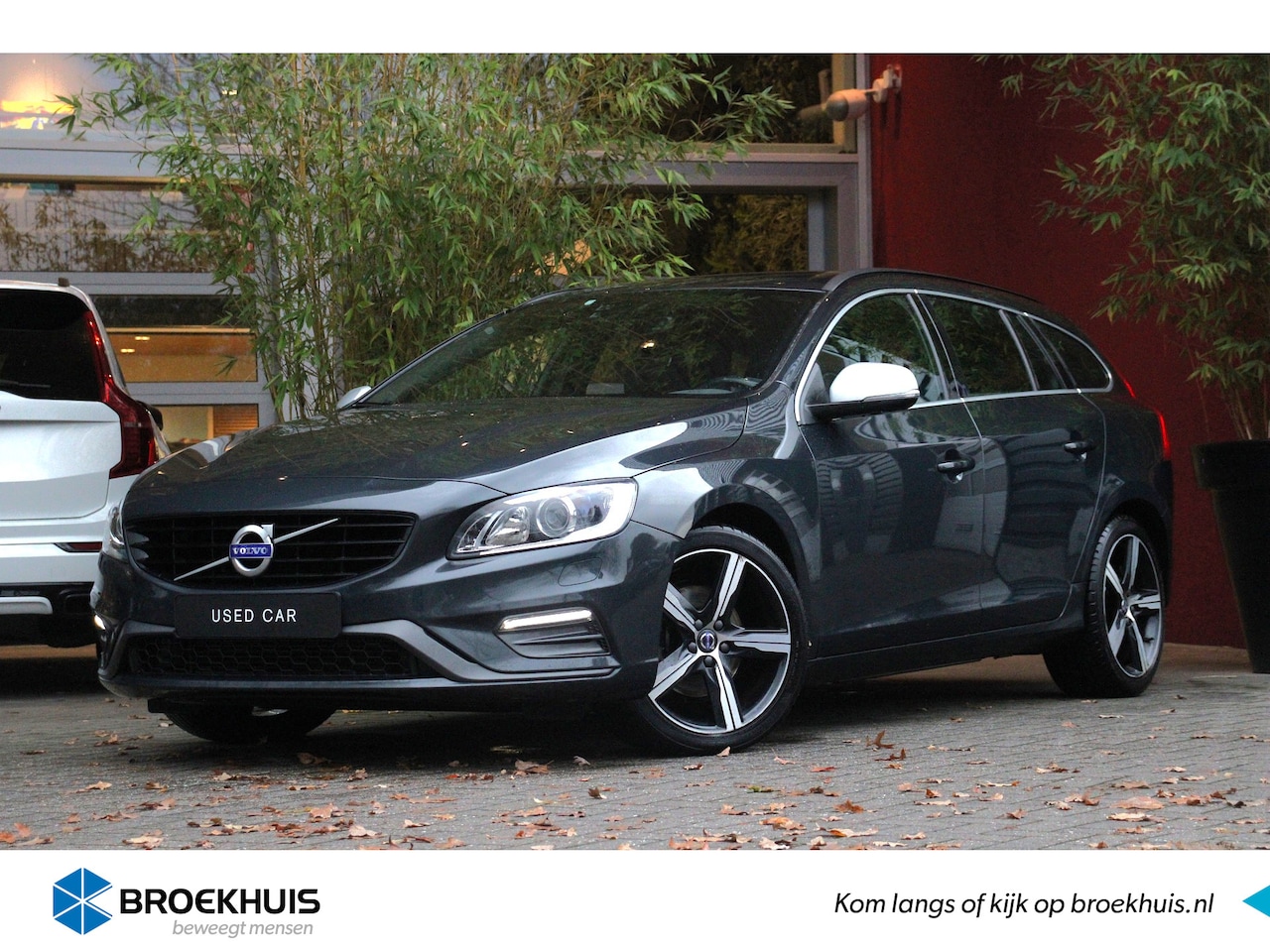 Volvo V60 - 2.0 T4 Automaat R-Design | Stoelverwarming | Cruise Control | Parkeersensoren achter | Nav - AutoWereld.nl