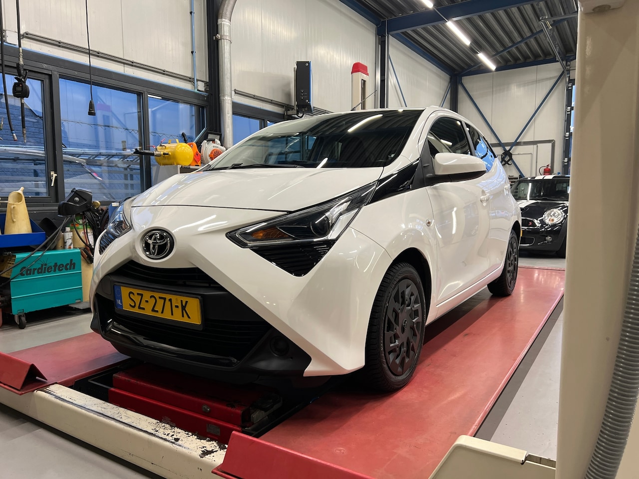 Toyota Aygo - 1.0 VVT-i x-play | NAP | Volledig Onderhouden | Navi | Cruise Control | Camera | 5 Deurs | - AutoWereld.nl