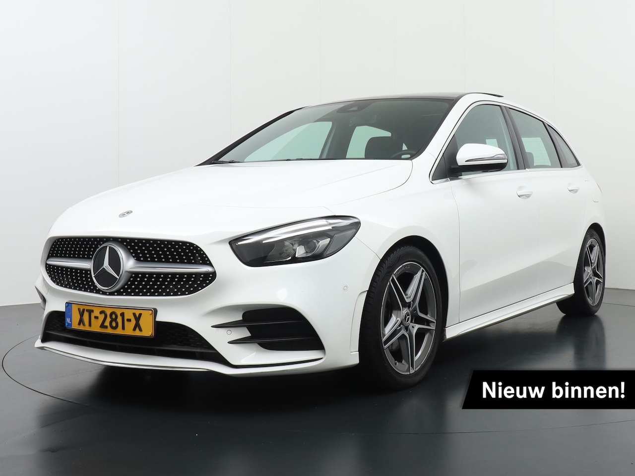 Mercedes-Benz B-klasse - 200 AMG Business Solution | Panorama - Schuifdak | Achteruitrij Camera | Verwarmde voorsto - AutoWereld.nl