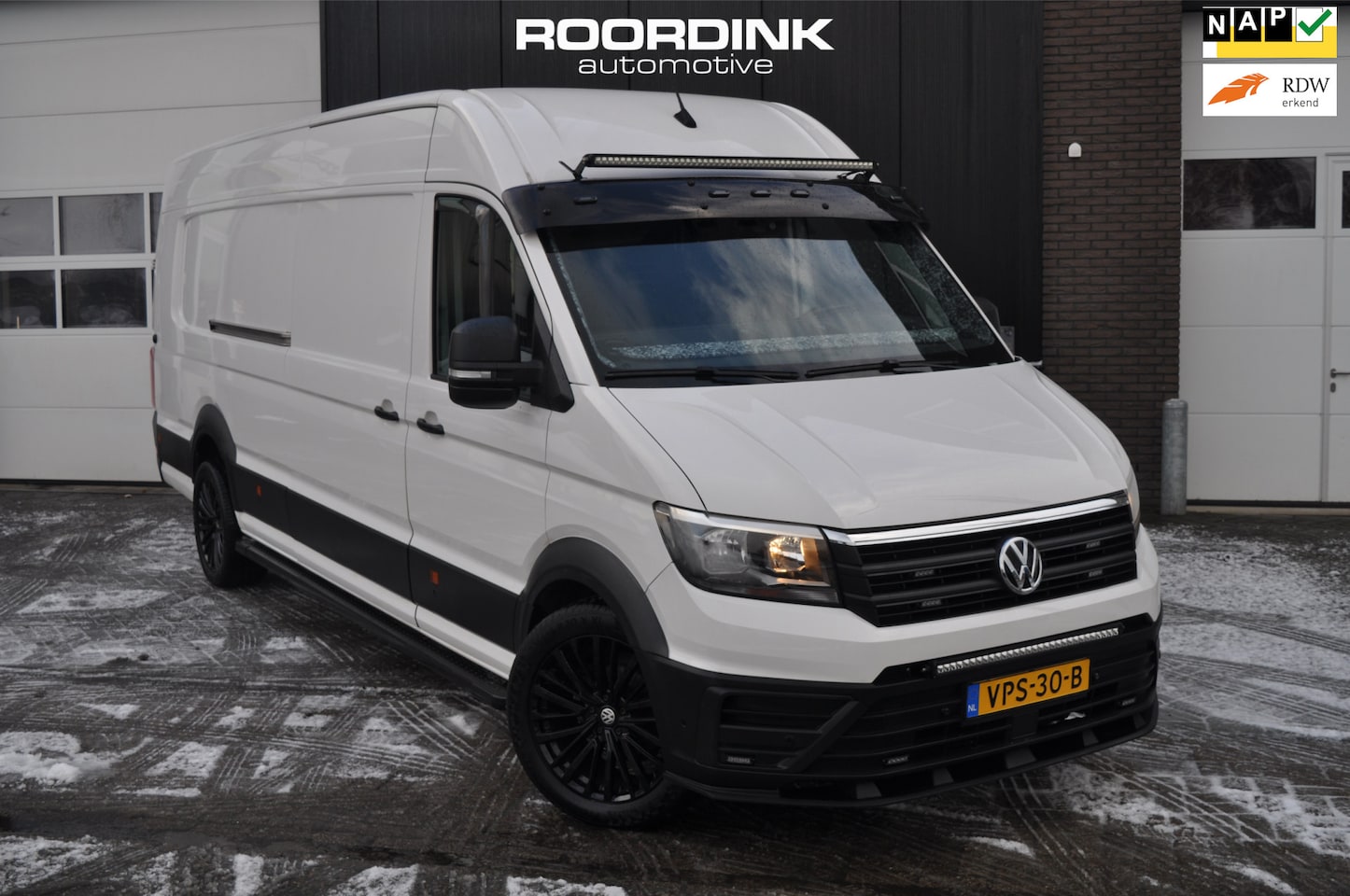 Volkswagen Crafter - Zonneklep|Lengte 5!|220 omvormer|Inrichting|Motorhome|Camper basis| - AutoWereld.nl