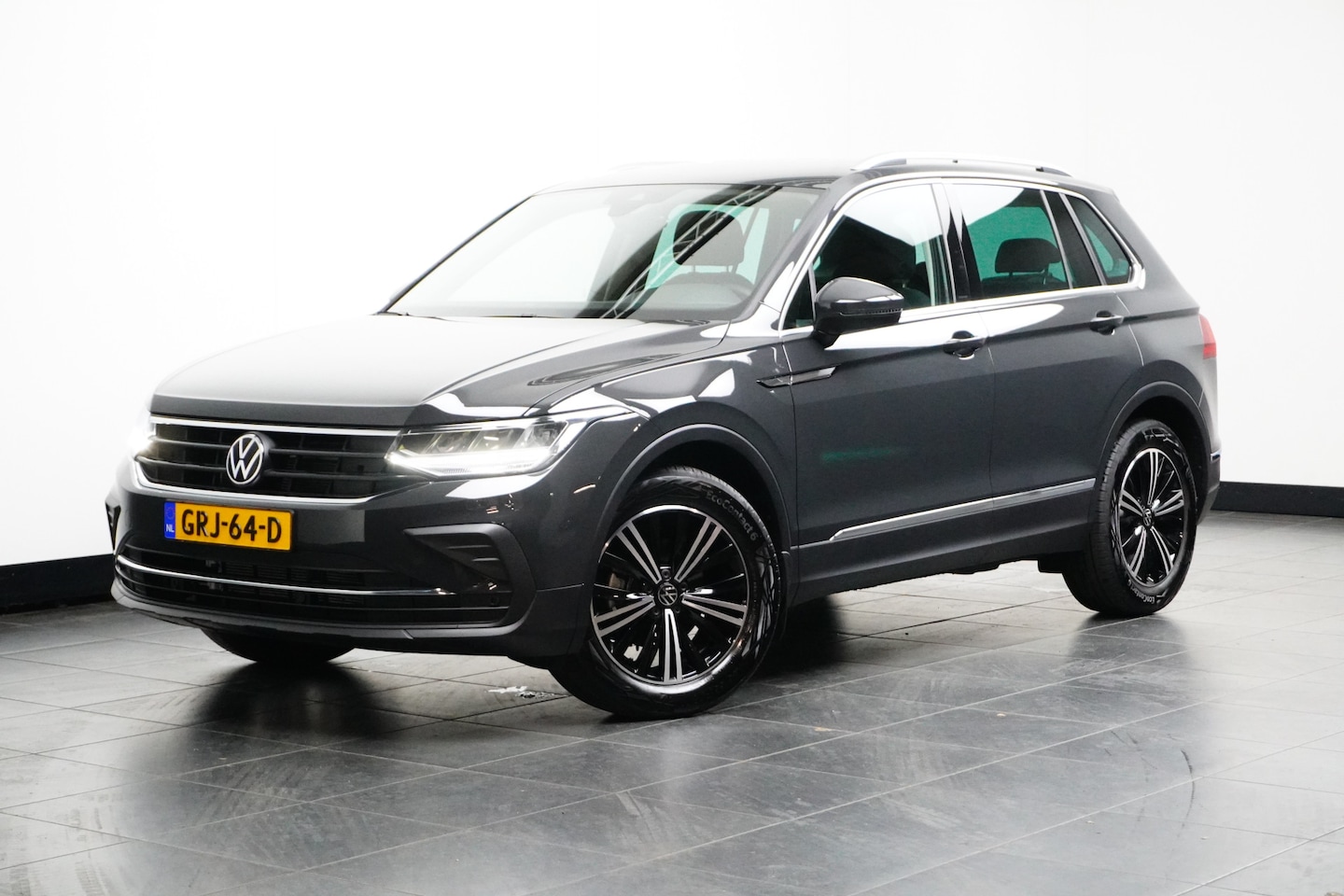 Volkswagen Tiguan - 1.5 TSI 150PK Life Edition | Trekhaak (1800KG) | Camera Achter | Volledig Digitaal Dashboa - AutoWereld.nl