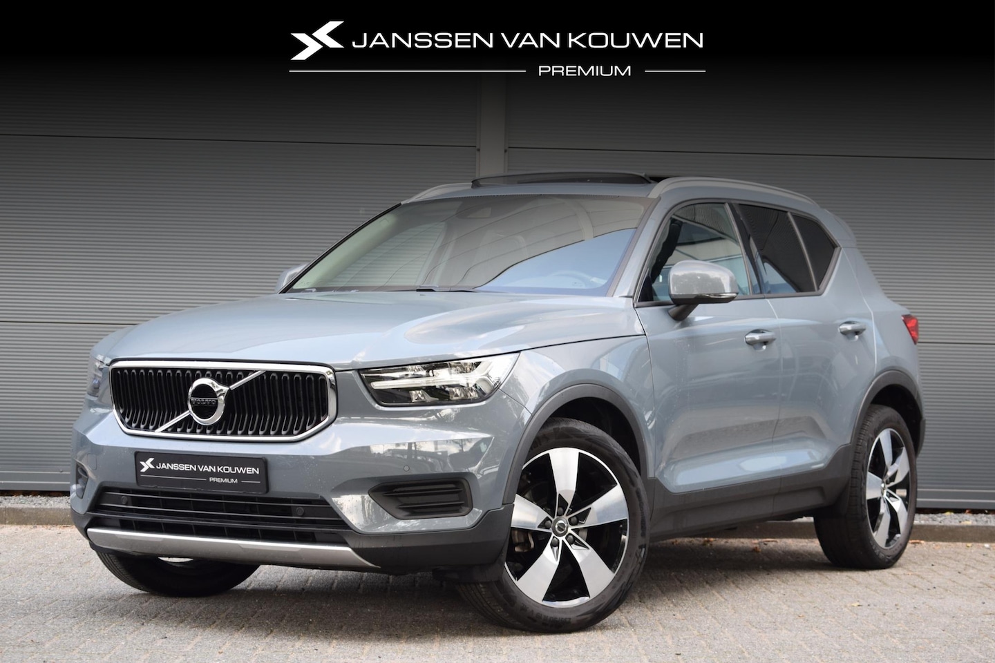 Volvo XC40 - 1.5 T3 Momentum Pro / Panoramadak / Stuur/Stoelverwarming - AutoWereld.nl