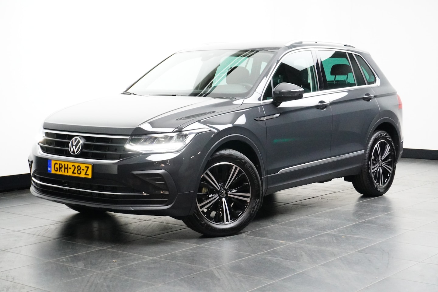 Volkswagen Tiguan - 1.5 TSI 150PK Life Edition | Trekhaak (1800KG) | Camera Achter | Volledig Digitaal Dashboa - AutoWereld.nl