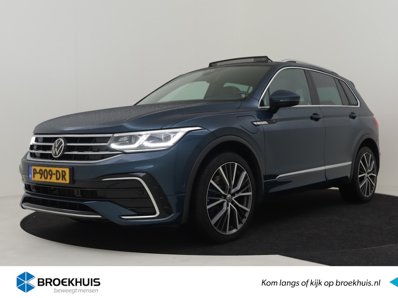 Volkswagen Tiguan - 1.4 TSI 245PK eHybrid R-Line Business+ | Panorama dak | Adaptief cruise control | Navigati - AutoWereld.nl