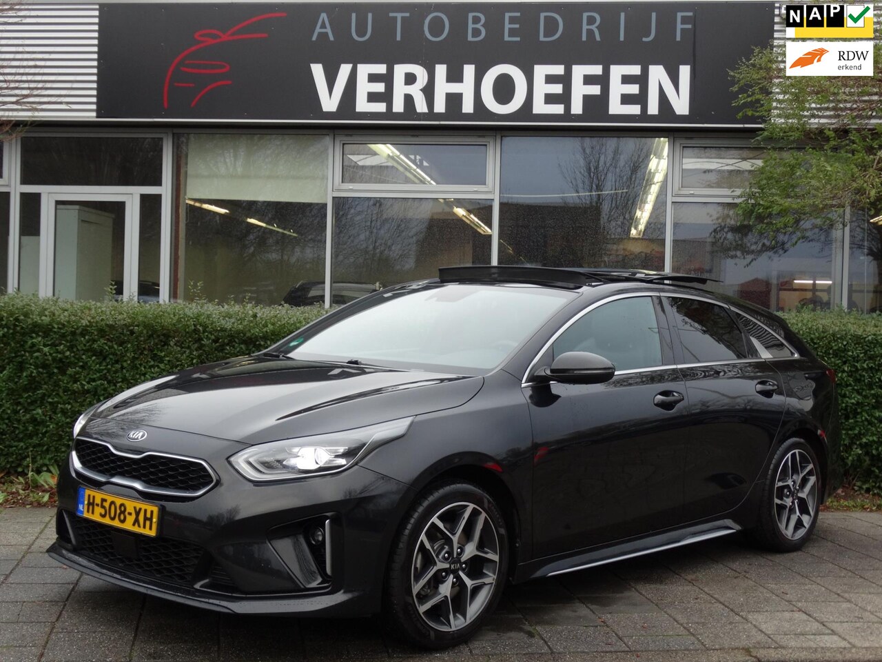 Kia Pro cee'd - 1.4 T-GDI GT-Line - PANORAMADAK - STUUR / STOEL VERW - NAVI - LANE ASSIST - CRUISE / CLIMA - AutoWereld.nl