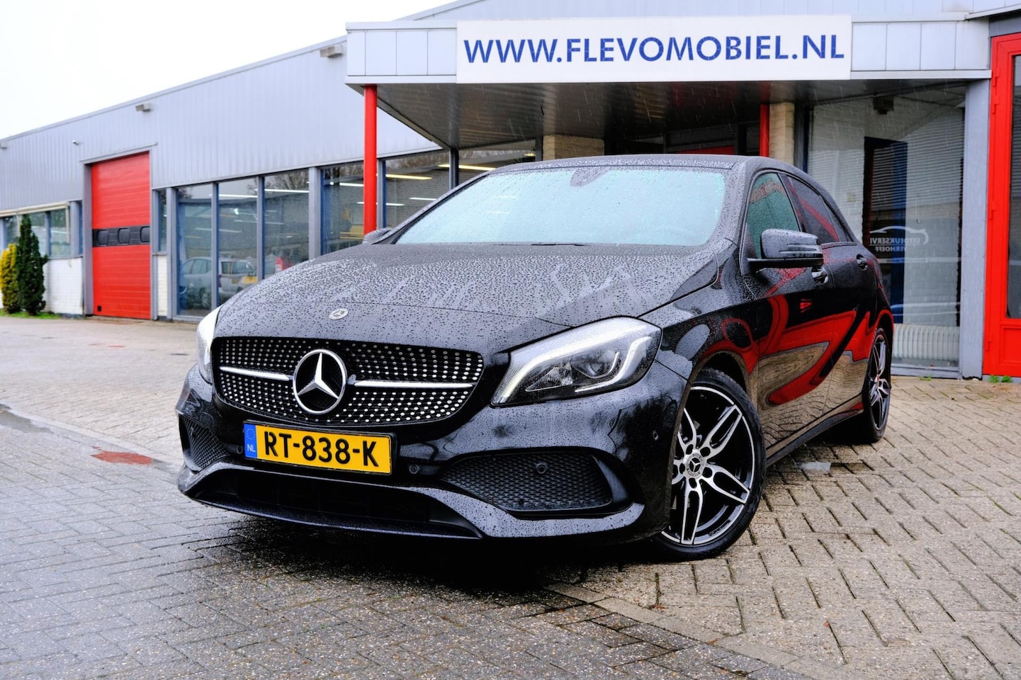 Mercedes-Benz A-klasse - 180 d AMG Ambition Aut. Pano|LED|PDC|Navi|Half Leder/Alc. - AutoWereld.nl