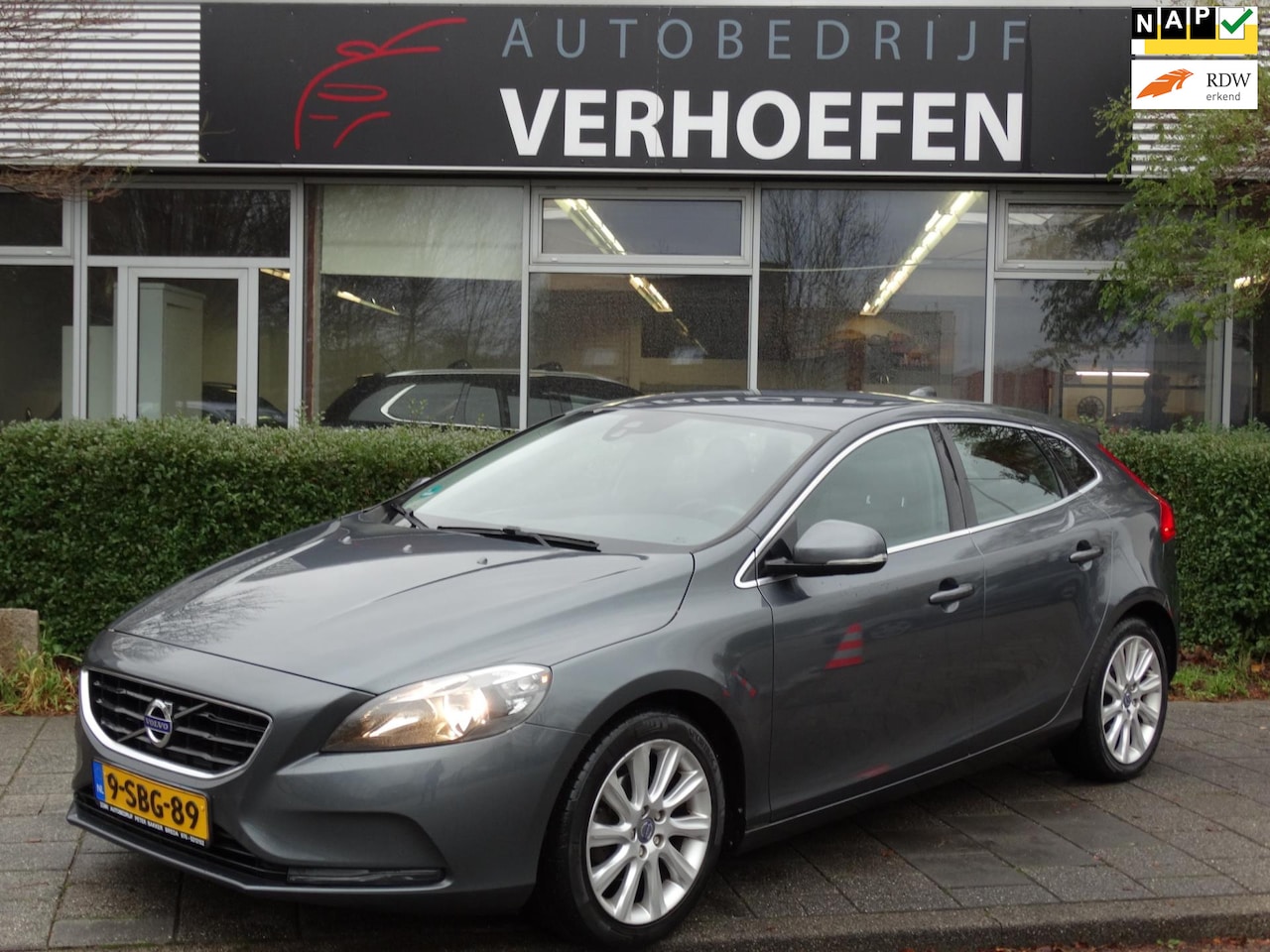 Volvo V40 - 1.6 D2 Summum - CRUISE / CLIMATE CONTR - LEDER - NAVI - STOEL VERW !! - AutoWereld.nl