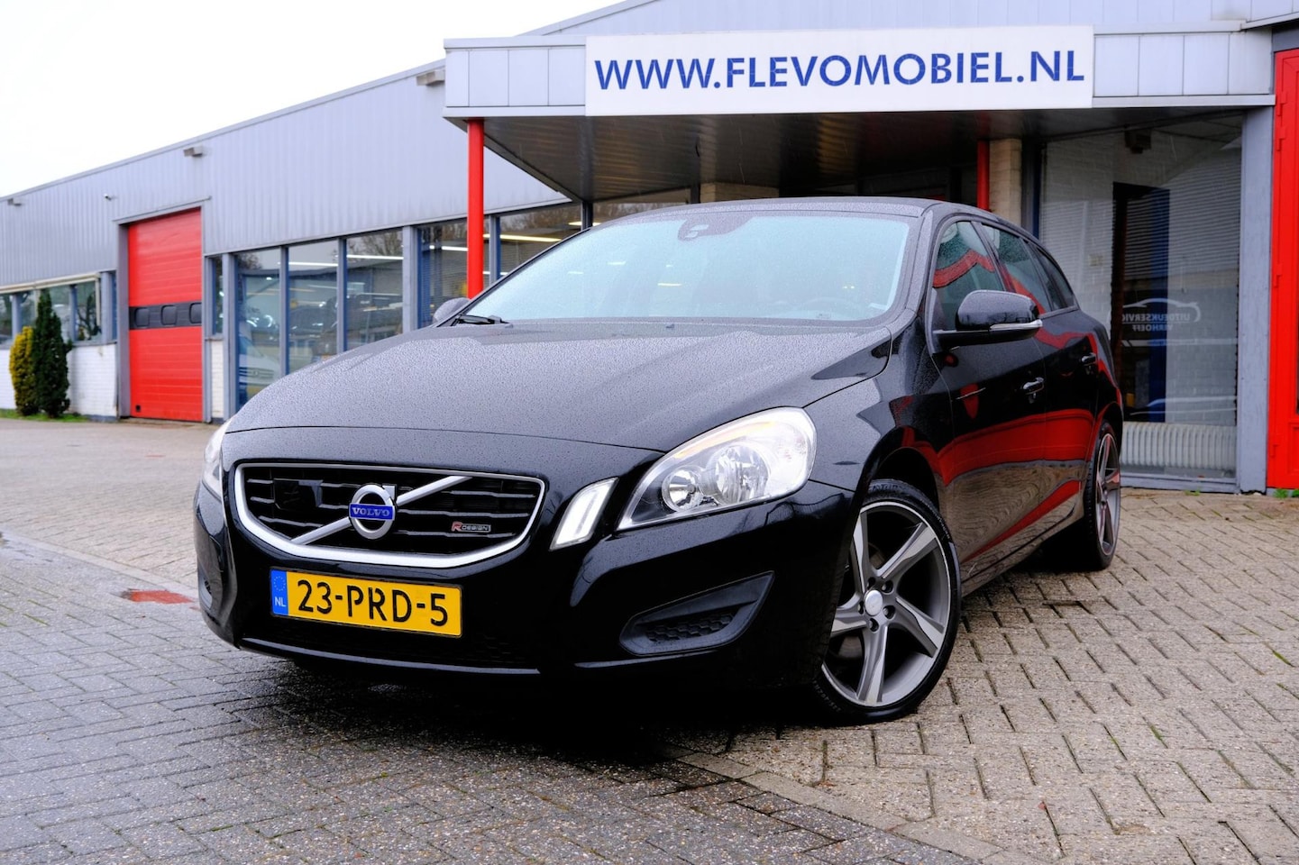 Volvo V60 - 1.6 T3 Kinetic Clima|Cruise| R-Design LMV - AutoWereld.nl