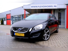 Volvo V60 - 1.6 T3 150pk Kinetic Clima|Cruise| R-Design LMV