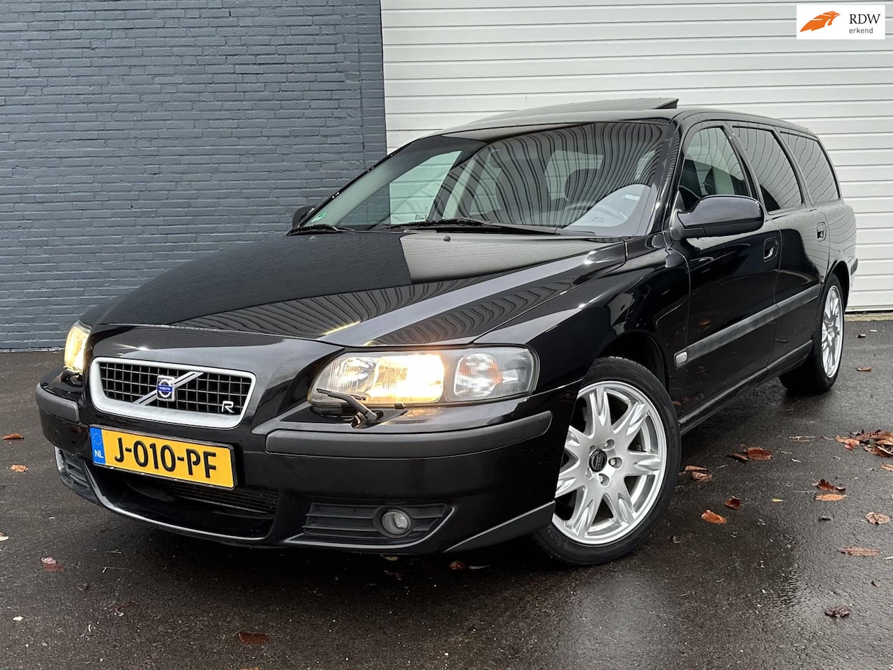 Volvo V70 - 2.3 T-5 250PK SCHUIFDAK/AUTOMAAT/LEDER/NAVI - AutoWereld.nl