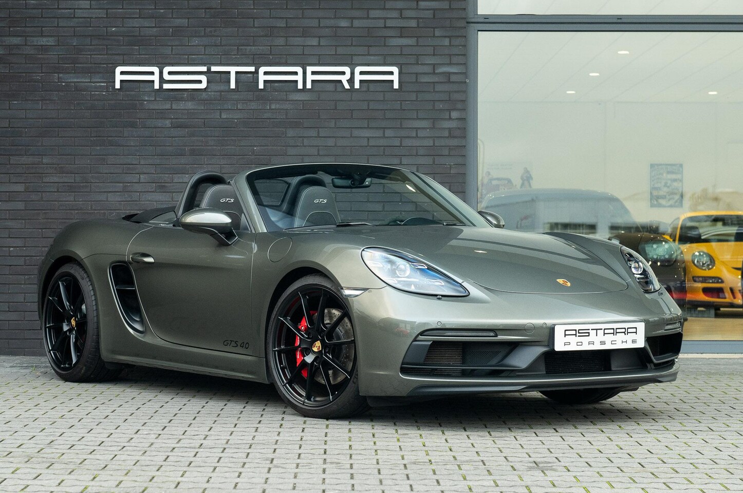 Porsche 718 Boxster GTS - 4.0 | Aventuringroen - AutoWereld.nl