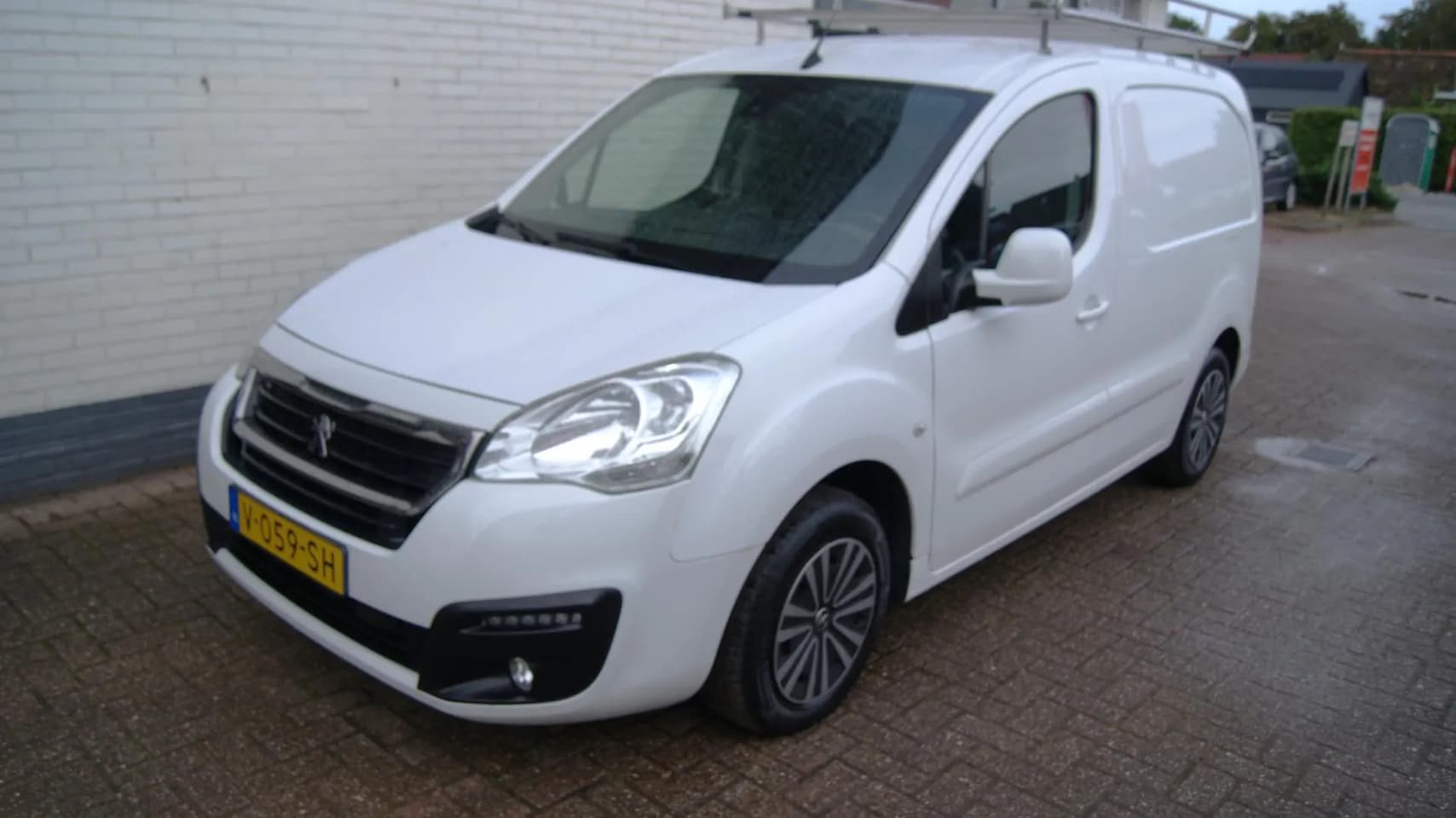 Peugeot Partner - 100PK Premium Pack S&S navi/cruise/trekhaak/imperiaal - AutoWereld.nl