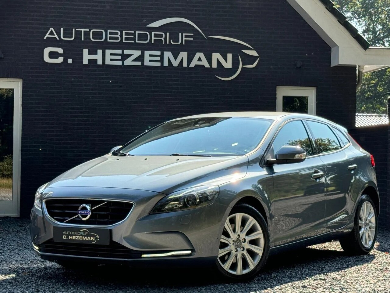 Volvo V40 - 1.6 T2 Momentum 1e eigenaar DealerOH Nieuwstaat XENON NAVI - AutoWereld.nl