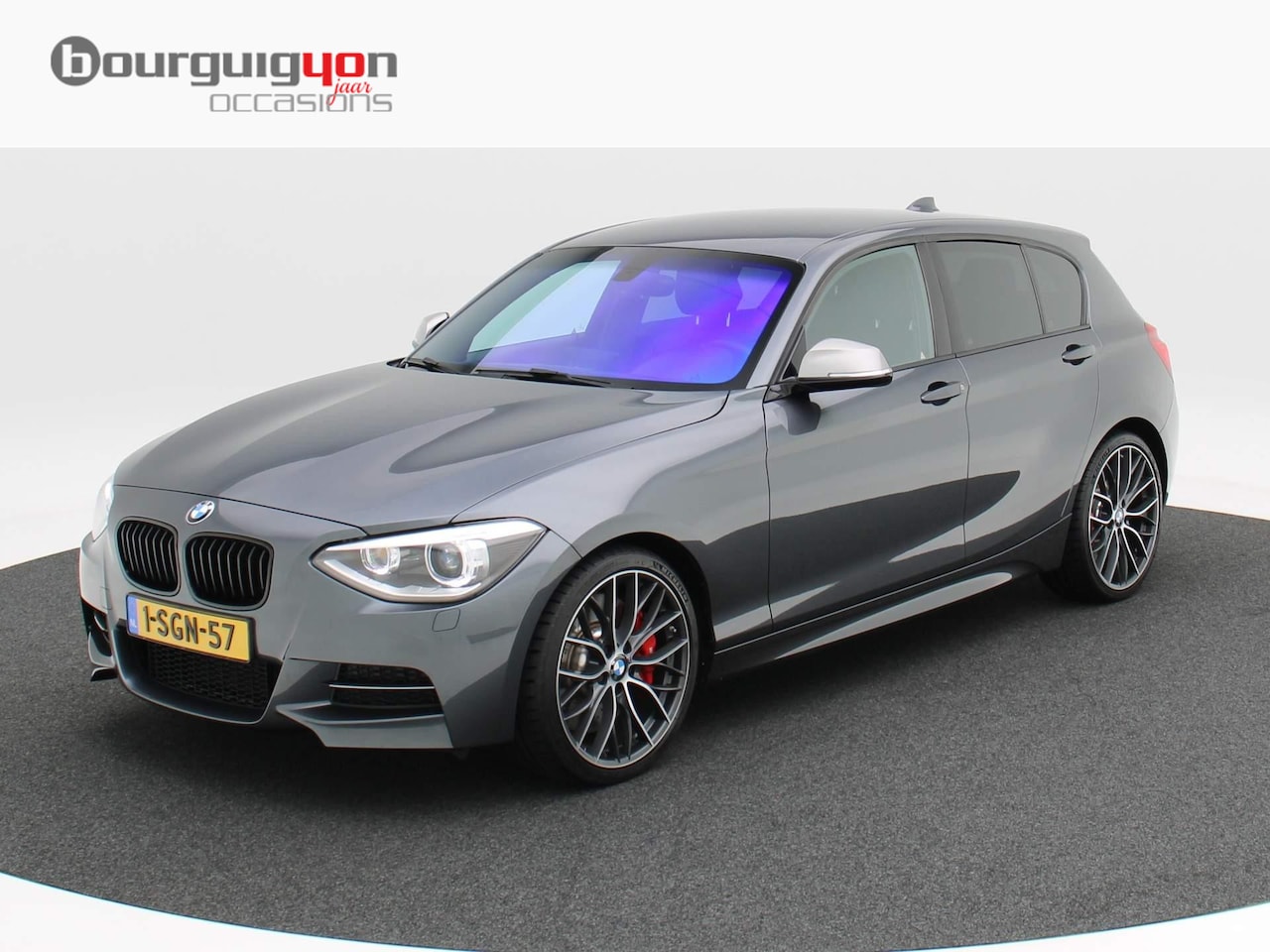 BMW 1-serie - M135i xDrive High Executive | Harman Kardon | Big Brake Kit | Stoel Verw. | Cruise | Elek. - AutoWereld.nl