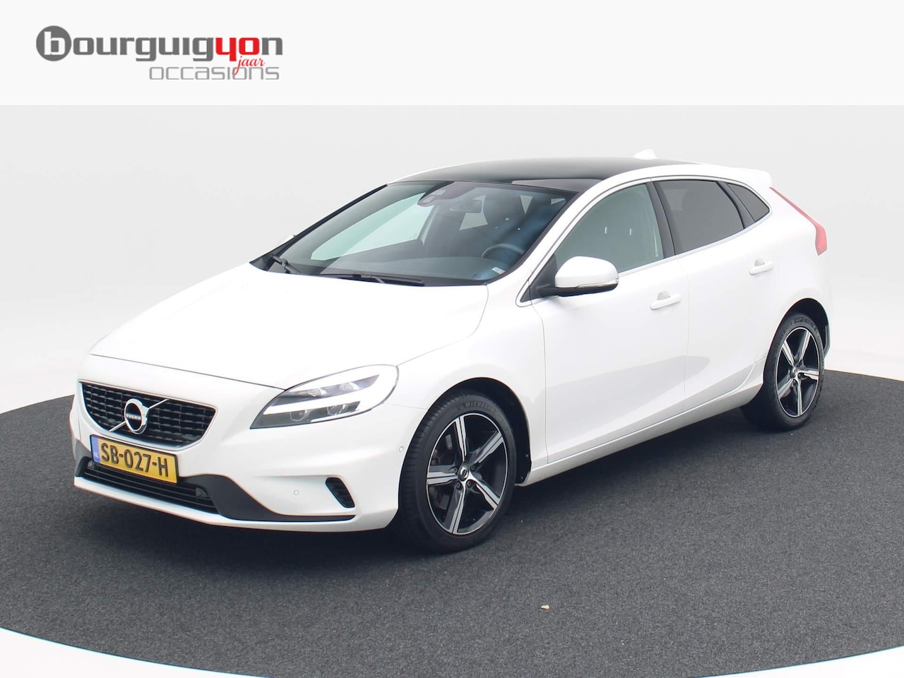 Volvo V40 - 2.0 T4 190 Pk Business Sport | Panorama | Stoel Verw. | Privacy Glass | Navi | Camera | Se - AutoWereld.nl