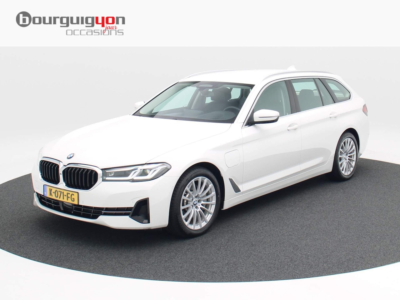 BMW 5-serie Touring - 530e High Executive | Full LED | Head UP | Navi | Camera | Stoelverwarming | Leer | Elektr - AutoWereld.nl