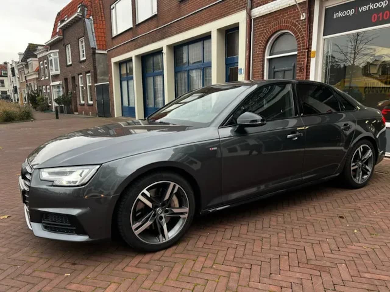 Audi A4 Limousine - 2.0 TFSI MHEV Sport S line black edition - AutoWereld.nl