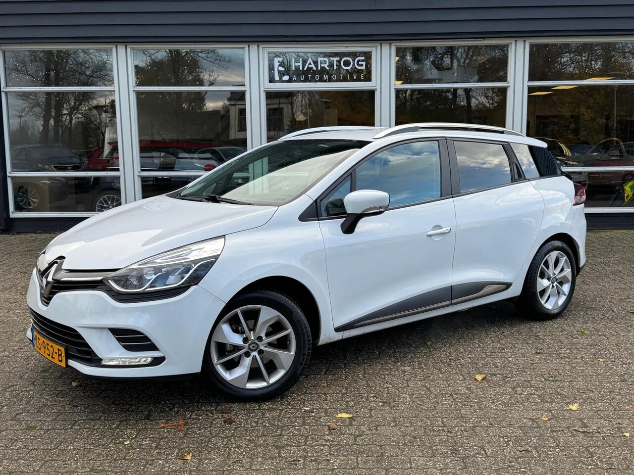 Renault Clio Estate - 0.9 TCe Zen | Trekhaak | PDC | Cruise | - AutoWereld.nl