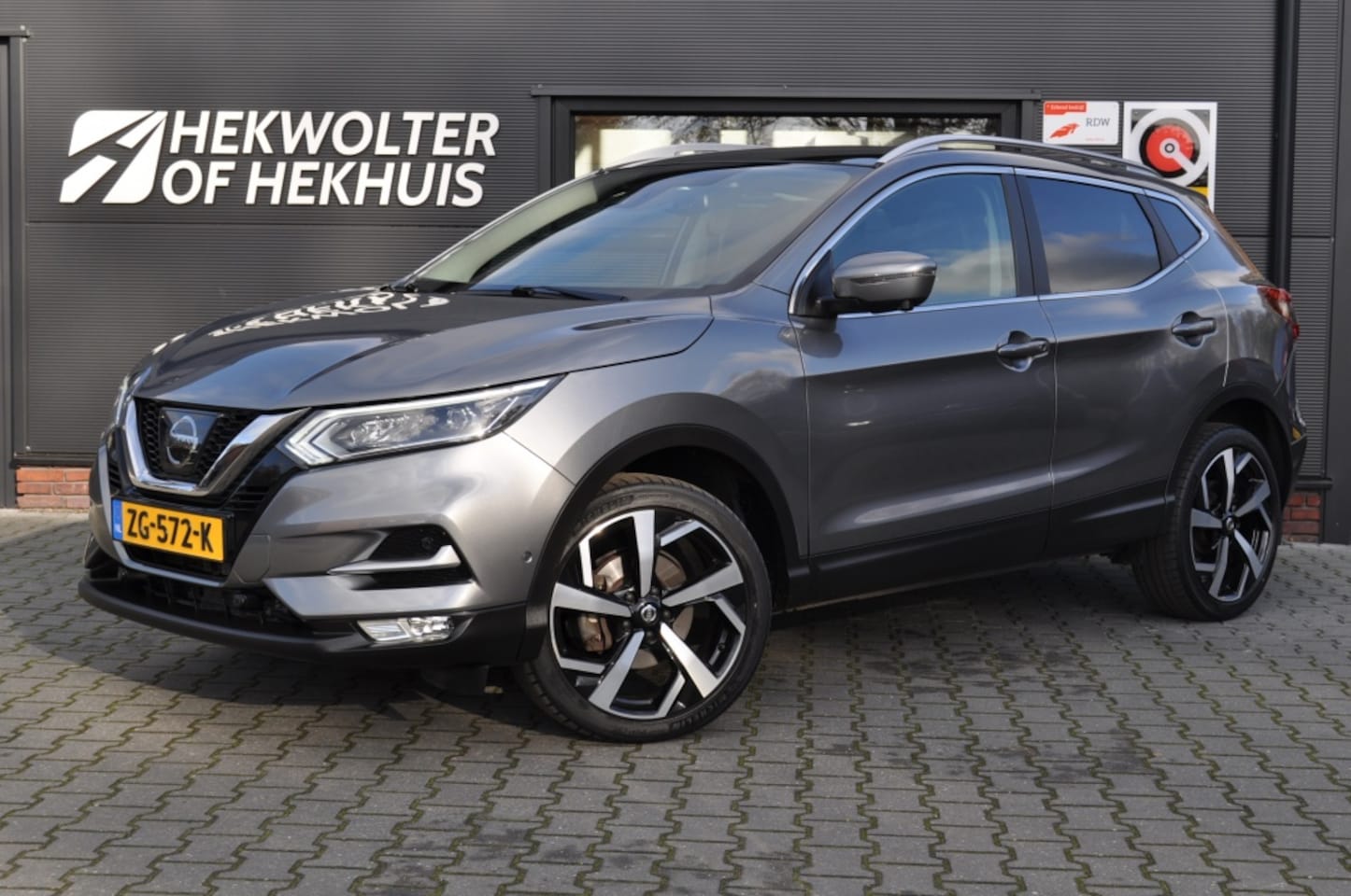 Nissan Qashqai - 1.2 Tekna Automaat | Trekhaak | Camera | Panodak - AutoWereld.nl