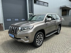 Toyota Land Cruiser - 2.8 D-4D 204PK, Professional Van, RIJKLAAR, Camera, Leder, Stoelventilatie, LED, etc