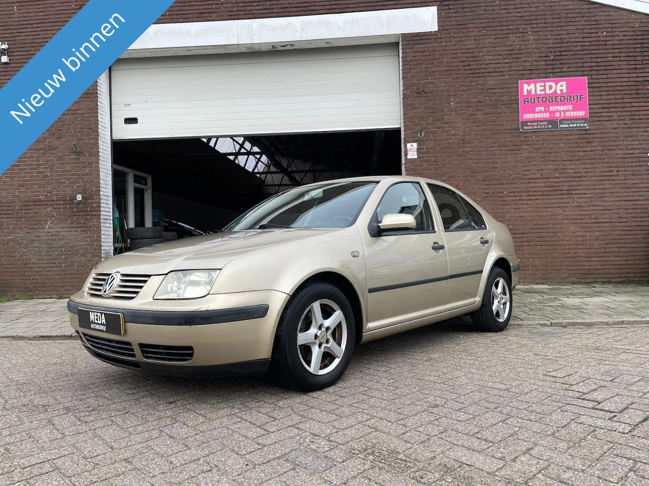 Volkswagen Bora - 1.6-16V | Airco | Elektrische Ramen | Achteruitrijcamera - AutoWereld.nl