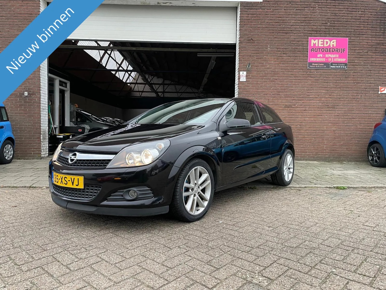 Opel Astra GTC - 1.6 Temptation | Cruisecontrol | Airco - AutoWereld.nl