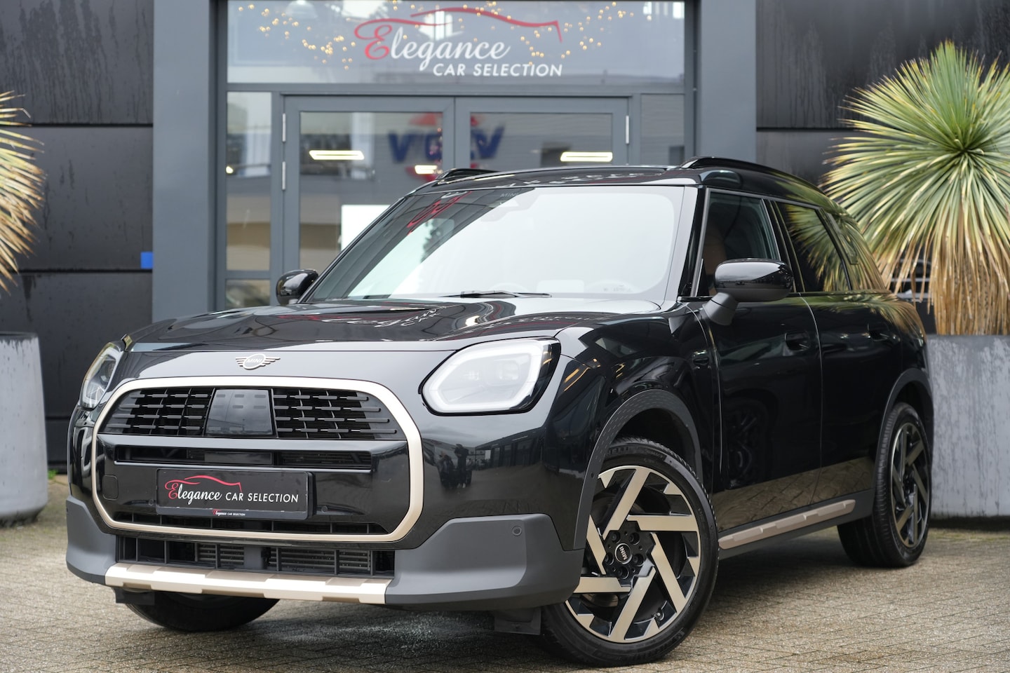 MINI Countryman - Mini 1.5 C Favoured 170pk Navigatie/Stoelverwarming/Camera - AutoWereld.nl