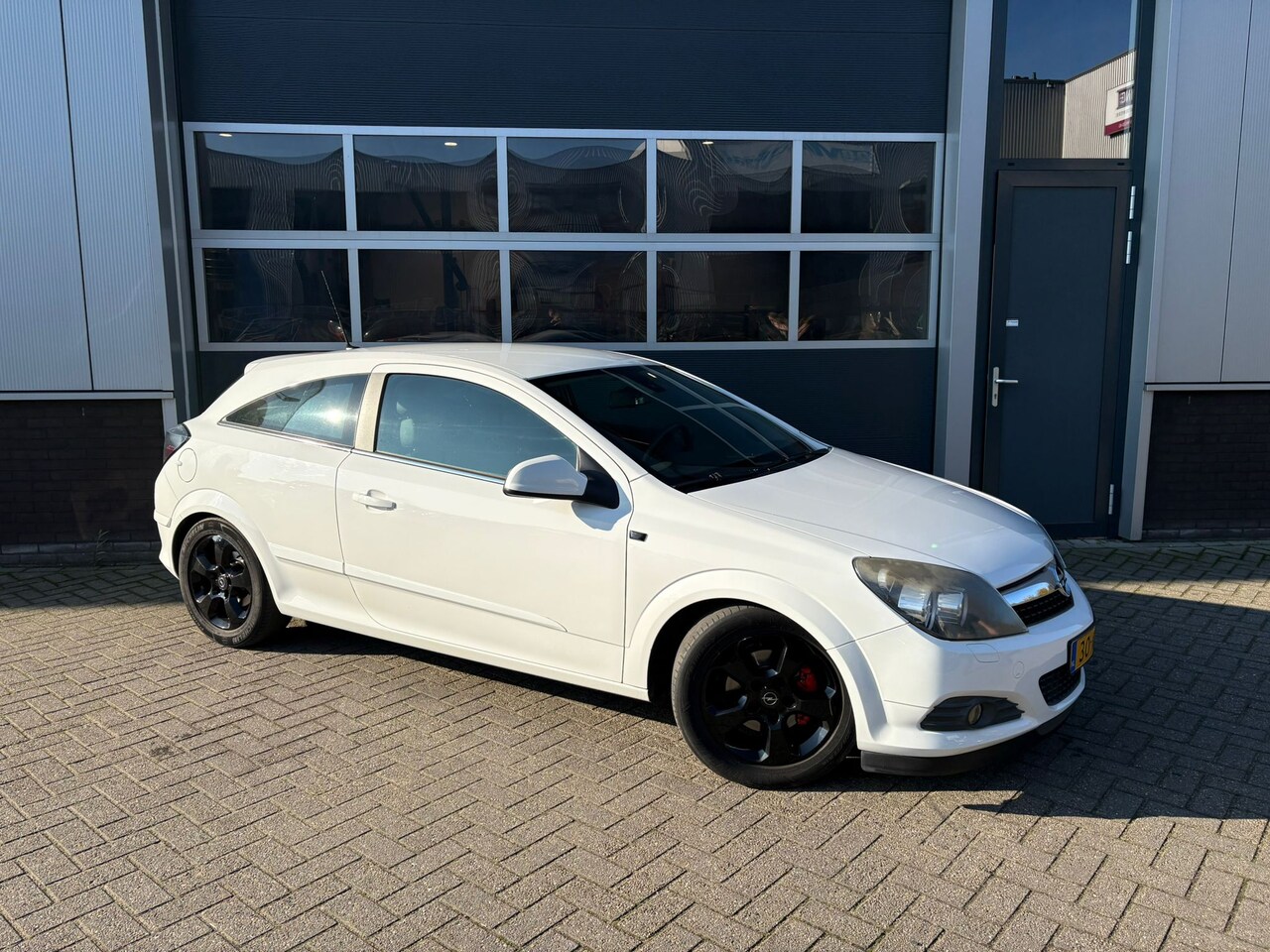 Opel Astra GTC - 1.8 Sport - AutoWereld.nl