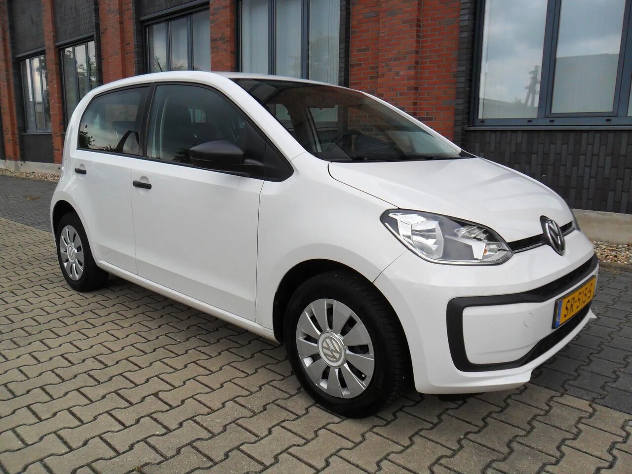 Volkswagen Up! - 1.0 BMT take up! Airco,Dealer Onderhouden, Handsfree - AutoWereld.nl