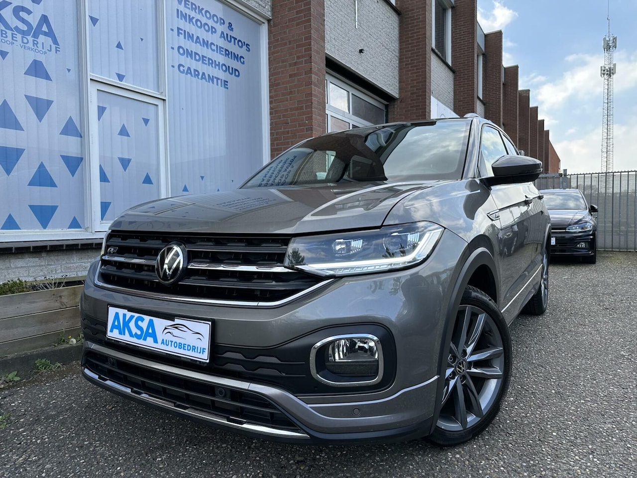 Volkswagen T-Cross - 1.5 TSI 150pk 3x R-Line DSG Blind Spot 18 inch Lane Assist Garantie - AutoWereld.nl