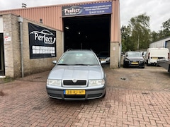 Skoda Octavia Combi - 1.6 Tour