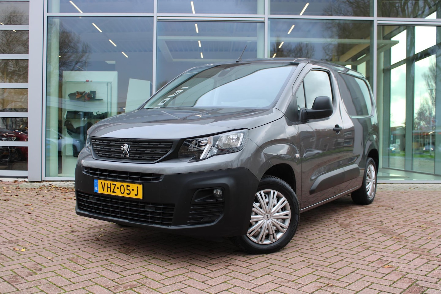 Peugeot Partner - 1.5 BlueHDI 130pk Asphalt Automaat Airco Navi Zijdeur Euro6 - AutoWereld.nl