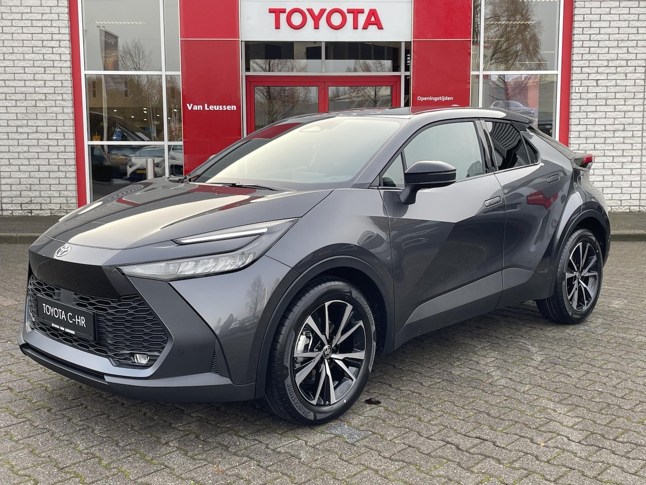 Toyota C-HR - HYBRID 140 DYNAMIC NL-AUTO 2024 MODEL NIEUW EN DIRECT LEVERBAAR!! APPLE/ANDROID LED KEYLES - AutoWereld.nl