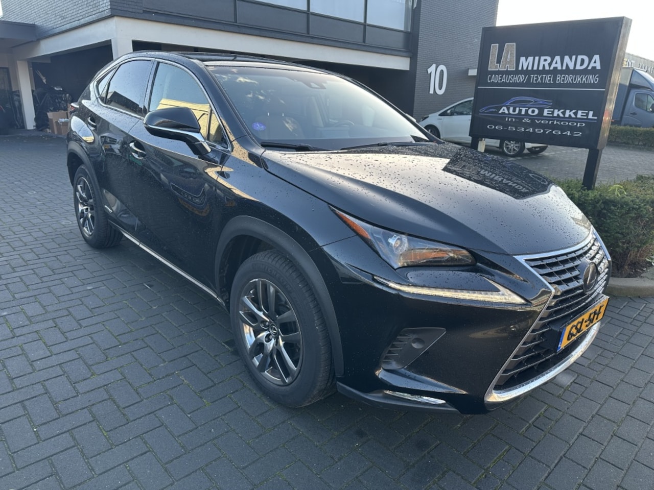 Lexus NX - 300h AWD Lux. Line - AutoWereld.nl