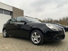 Alfa Romeo Giulietta - 1.4 Turbo NWE APK Airco Carplay Cruise control Elektrische ramen