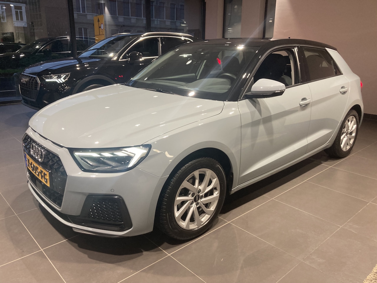 Audi A1 Sportback - 25 TFSI Advanced edition/ Zwart dak /Keyless entry/Camera achter/Adaptieve cruise control/ - AutoWereld.nl