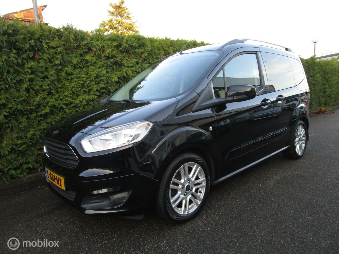 Ford Tourneo Courier - 1.0 Titanium - Navigatie - 63.000 KM - AutoWereld.nl