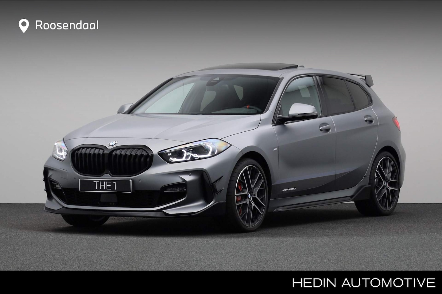 BMW 1-serie - 120i 5-deurs M-Sport Pro M-Performance uitgevoerd | Panoramadak | Harman Kardon | 19 Inch - AutoWereld.nl