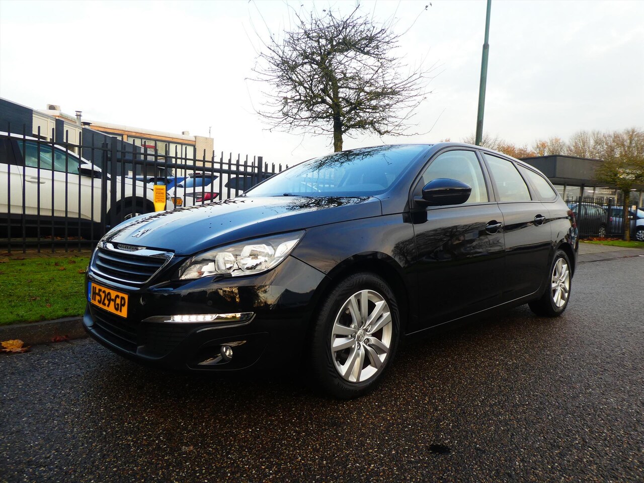 Peugeot 308 - 1.2 PureTech 130pk S&S Aut. Blue Lease Prem Th HANDELSTRANASACTIE - AutoWereld.nl