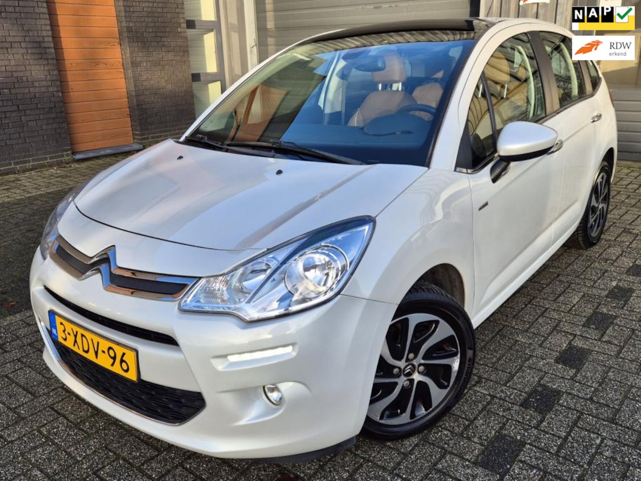 Citroën C3 - 1.2 VTi Exclusive Navigatie/Leer/APK 17-10-2025! - AutoWereld.nl