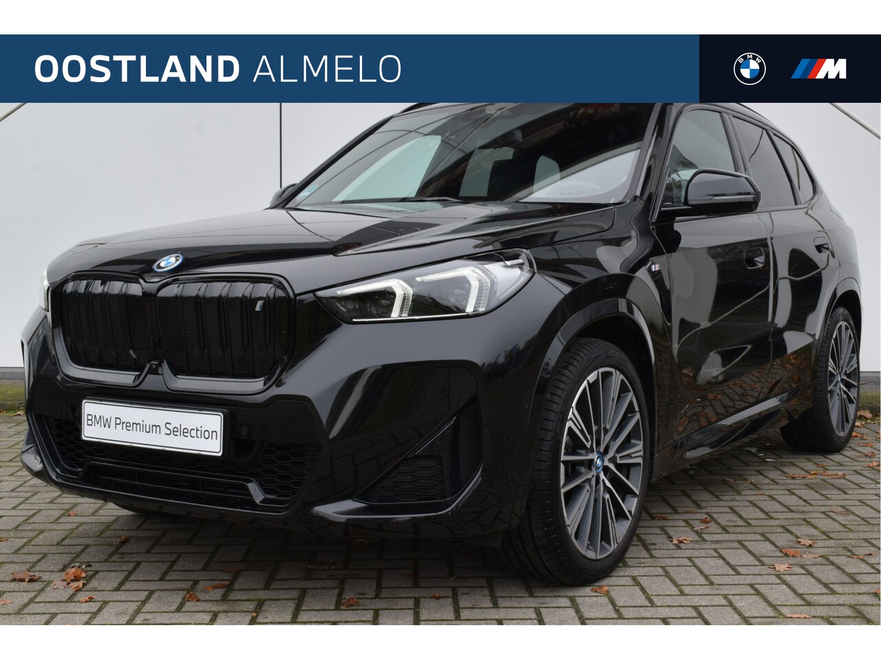 BMW iX1 - xDrive30 High Executive M Sport / Panoramadak / Trekhaak / Sportstoelen / Adaptief M Onder - AutoWereld.nl