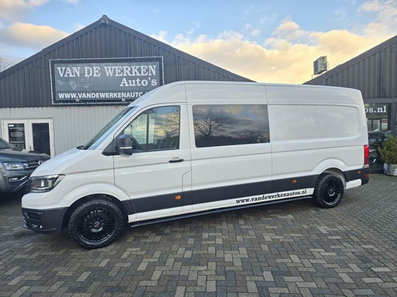 Volkswagen Crafter - Bestel 35 2.0 TDI L4H3 DC Highline Airco|Navi|Camera|Pdc|Nap!! - AutoWereld.nl