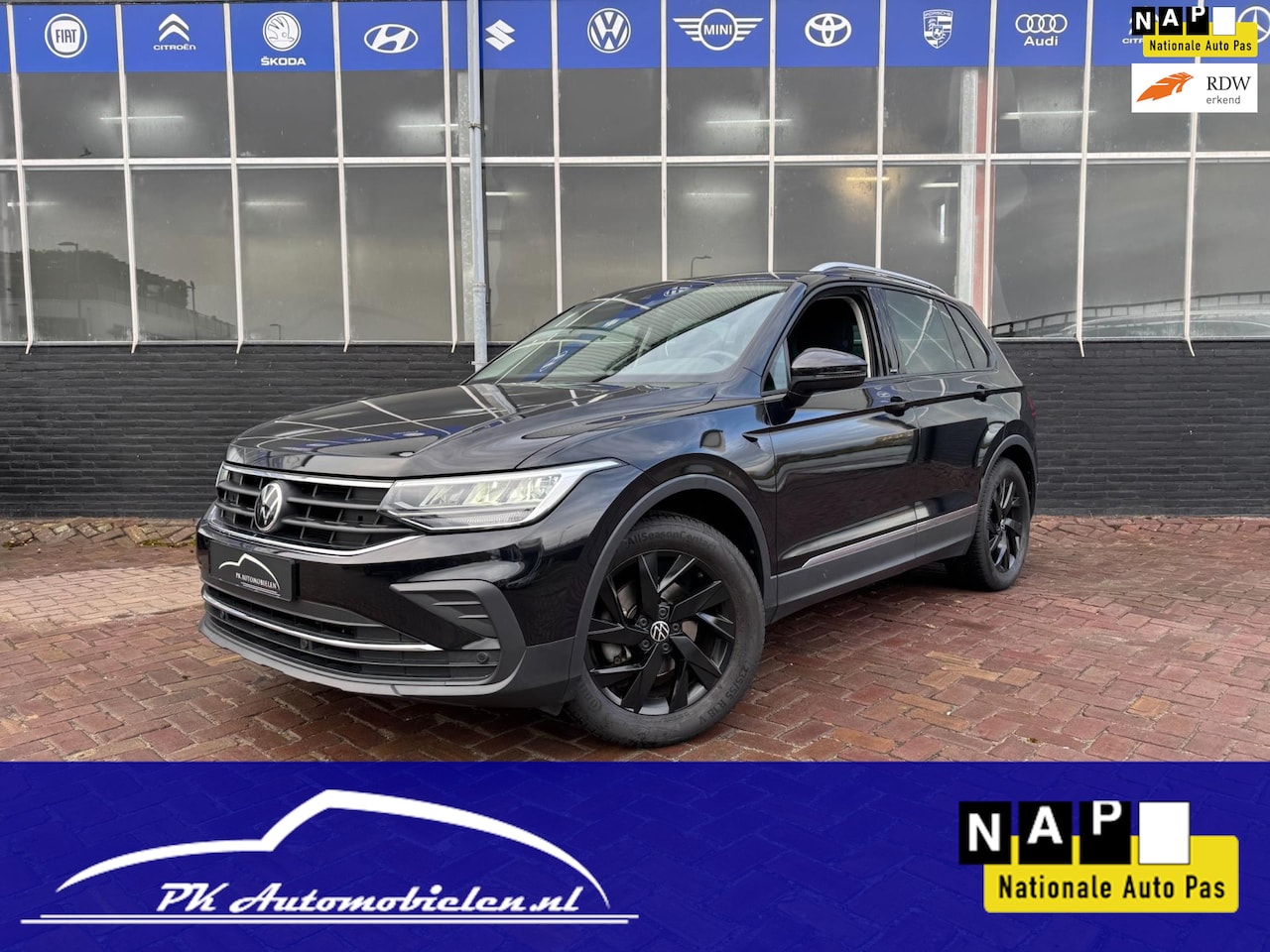 Volkswagen Tiguan - 1.5 TSI Active *Trekhaak+Stuur/Stoelverwarming* - AutoWereld.nl