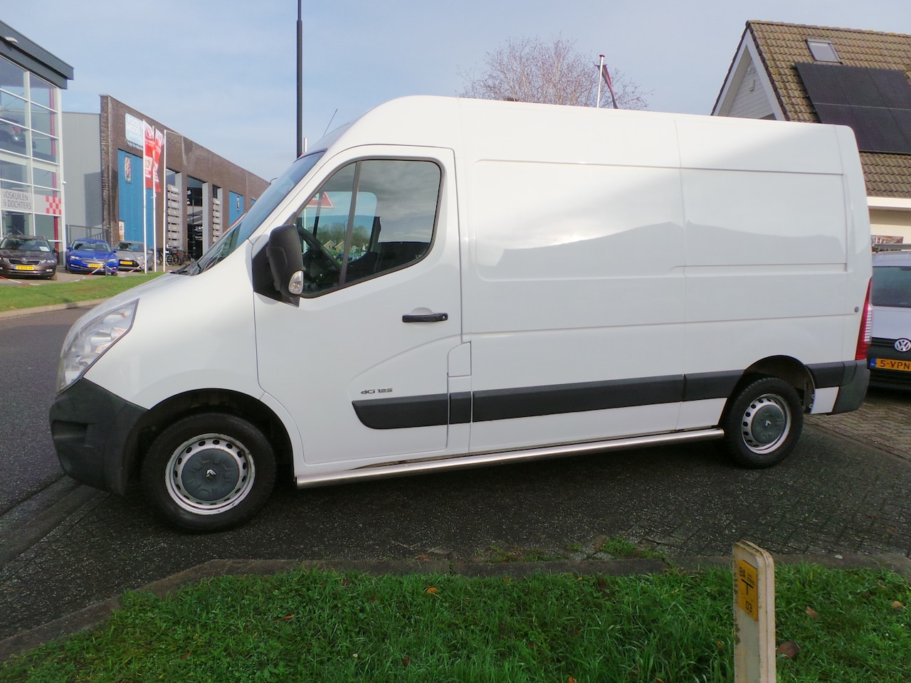 Renault Master - T35 2.3 dCi L2H2 Airco,Navigatie,Cruise,Trekhaak - AutoWereld.nl